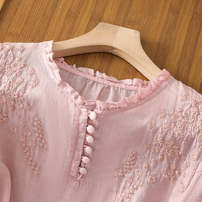 Lilly™ | Broderad blus med knappar