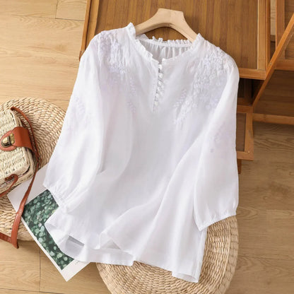 Lilly™ | Broderad blus med knappar
