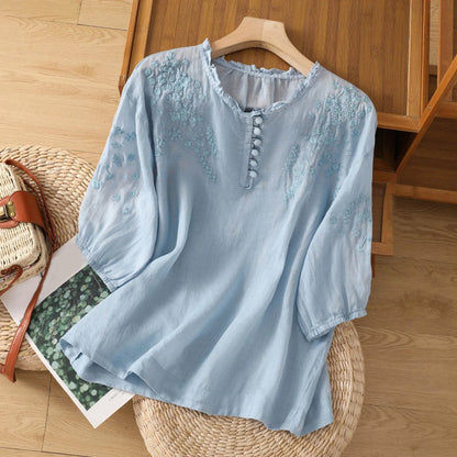 Lilly™ | Broderad blus med knappar